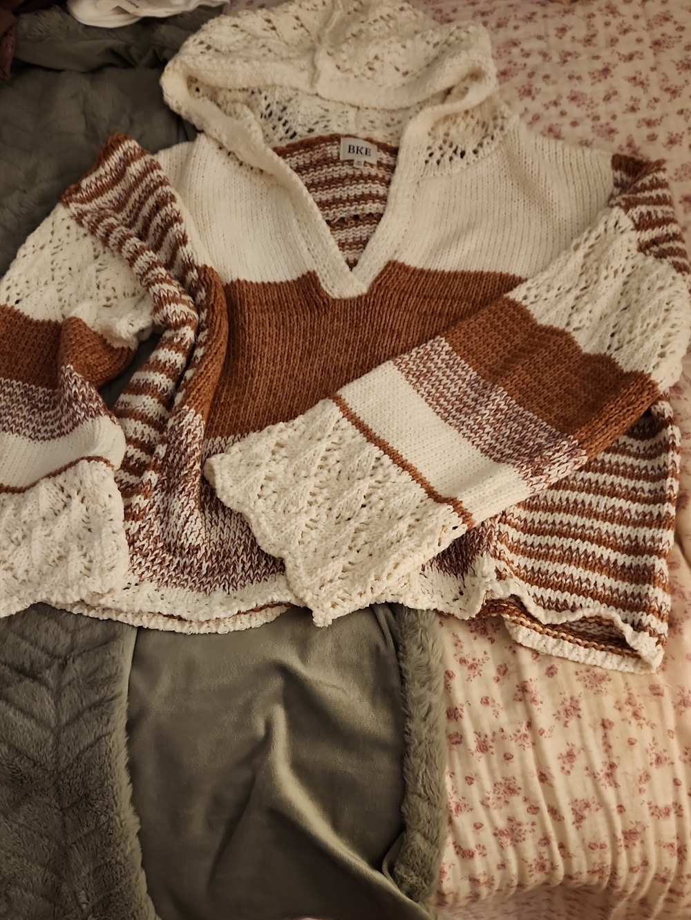 BKE Striped V-Neck Hooded Sweater in Cream and Brown